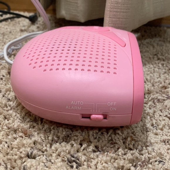 Hello Kitty FM Radio Alarm Clock - Picture 4 of 5